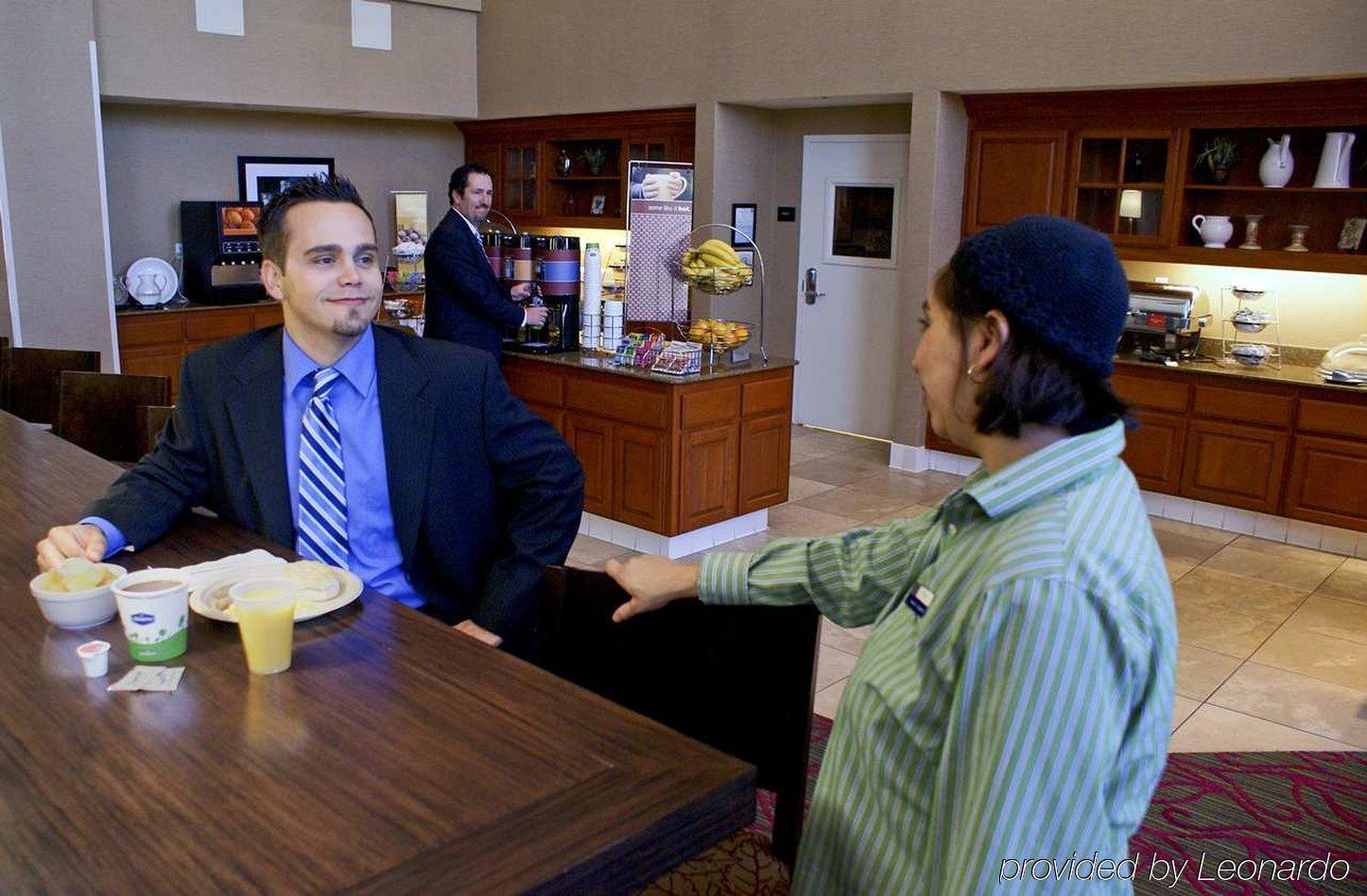Hampton Inn & Suites Camarillo Restoran gambar