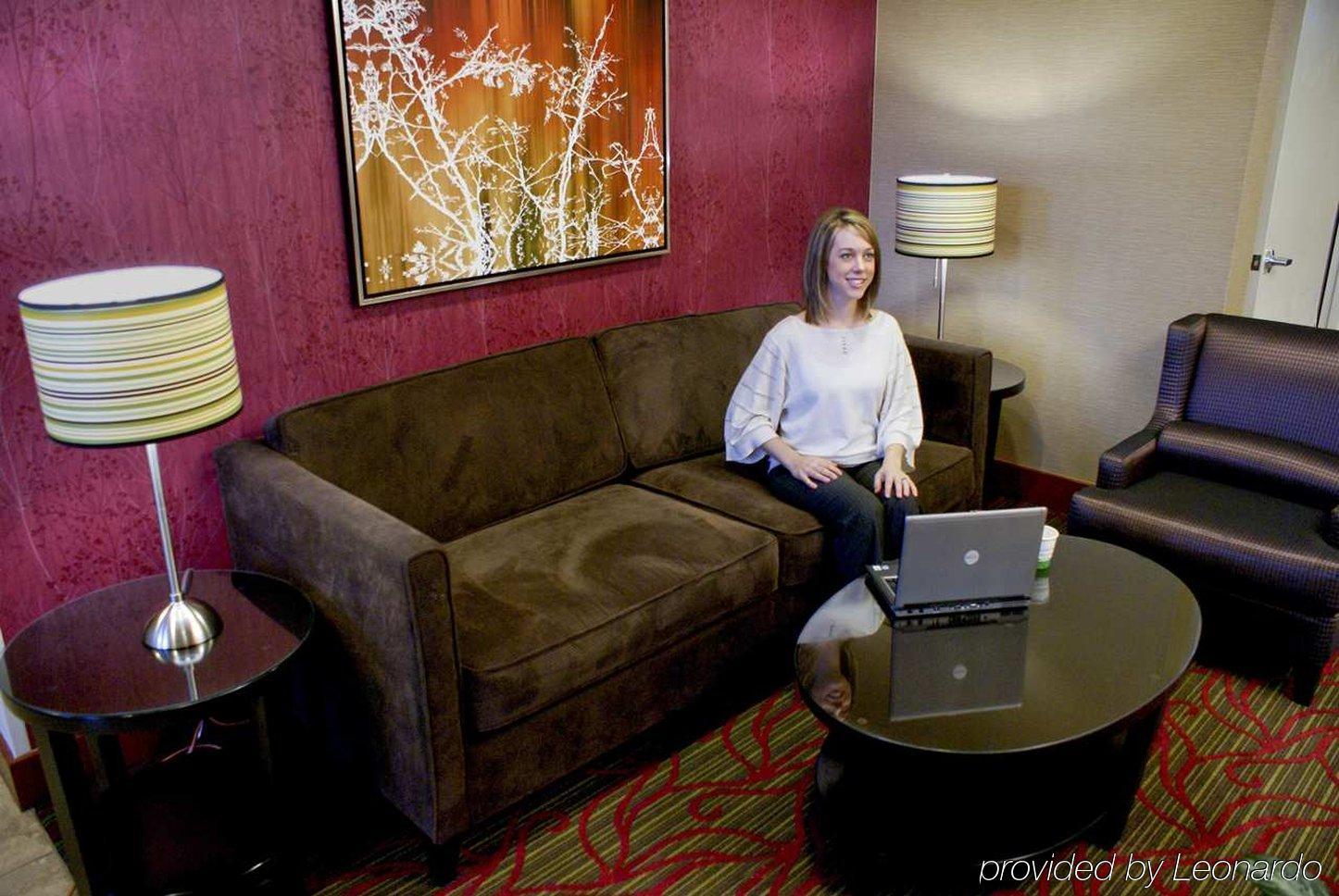 Hampton Inn & Suites Camarillo Dalaman gambar