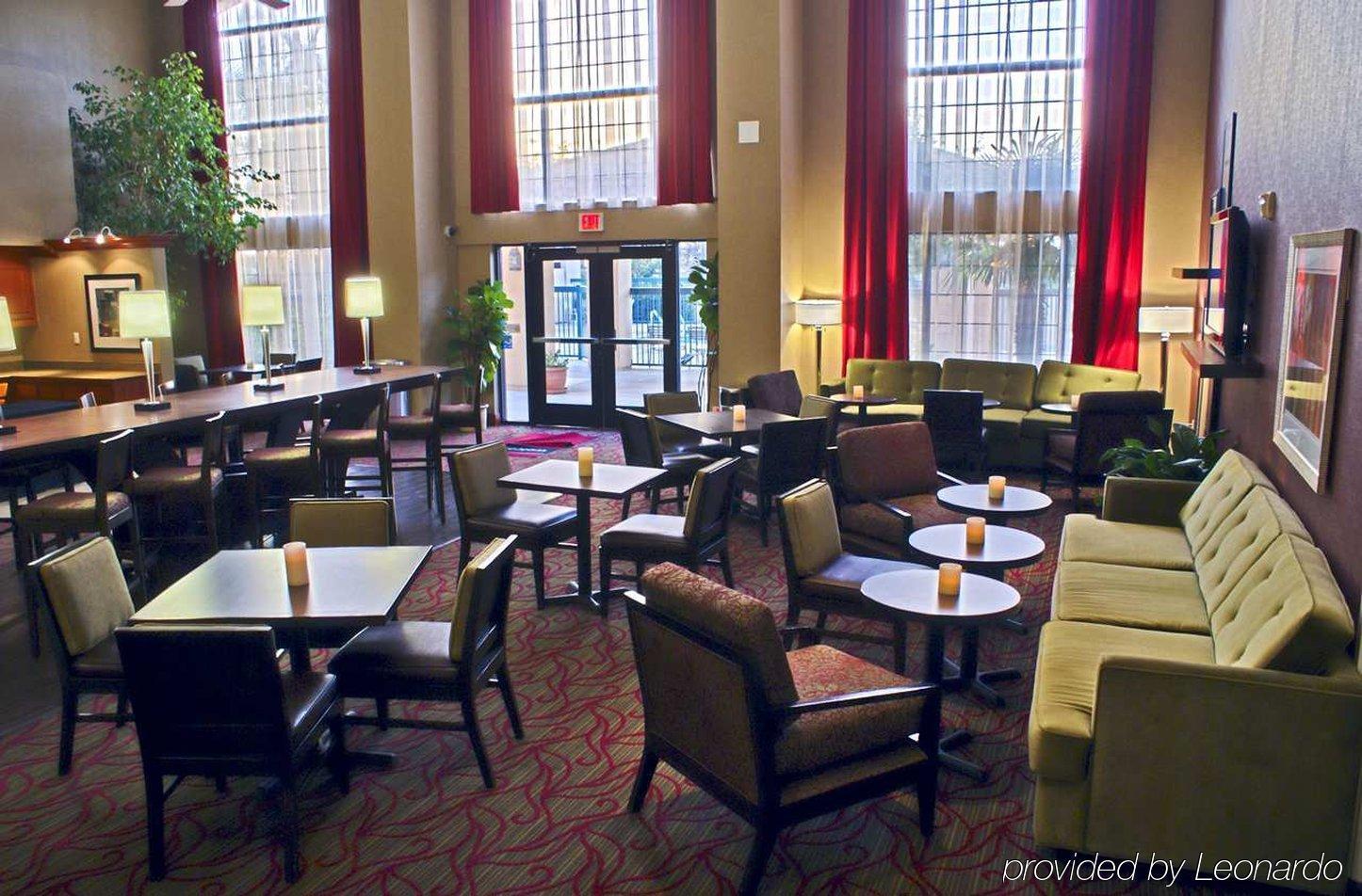 Hampton Inn & Suites Camarillo Restoran gambar